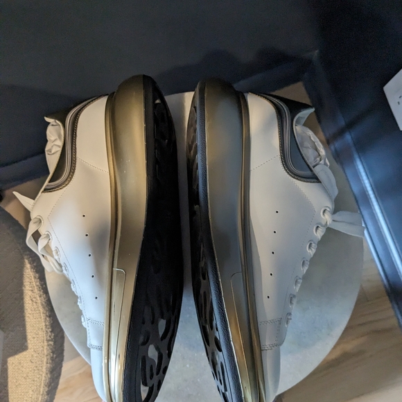 Men's Alexander McQueen oversized sneaker US12 wht vanilla/gold/silver - Picture 8 of 10